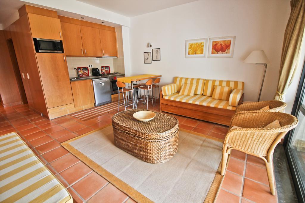 Apartamento T1 em Lagos com piscina e garagem Exterior foto
