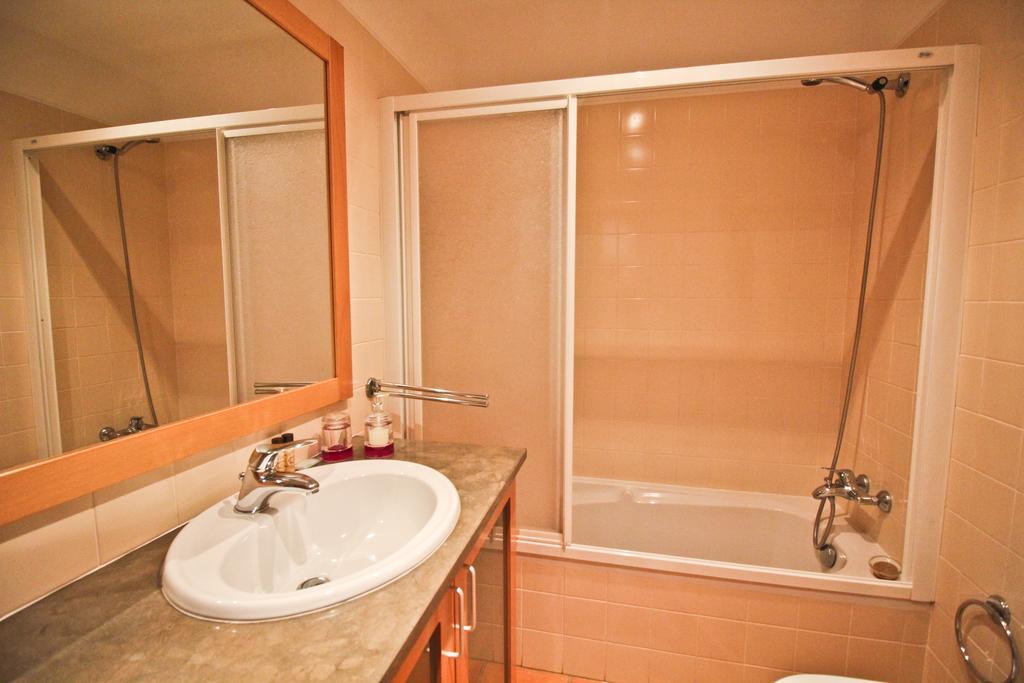 Apartamento T1 em Lagos com piscina e garagem Exterior foto