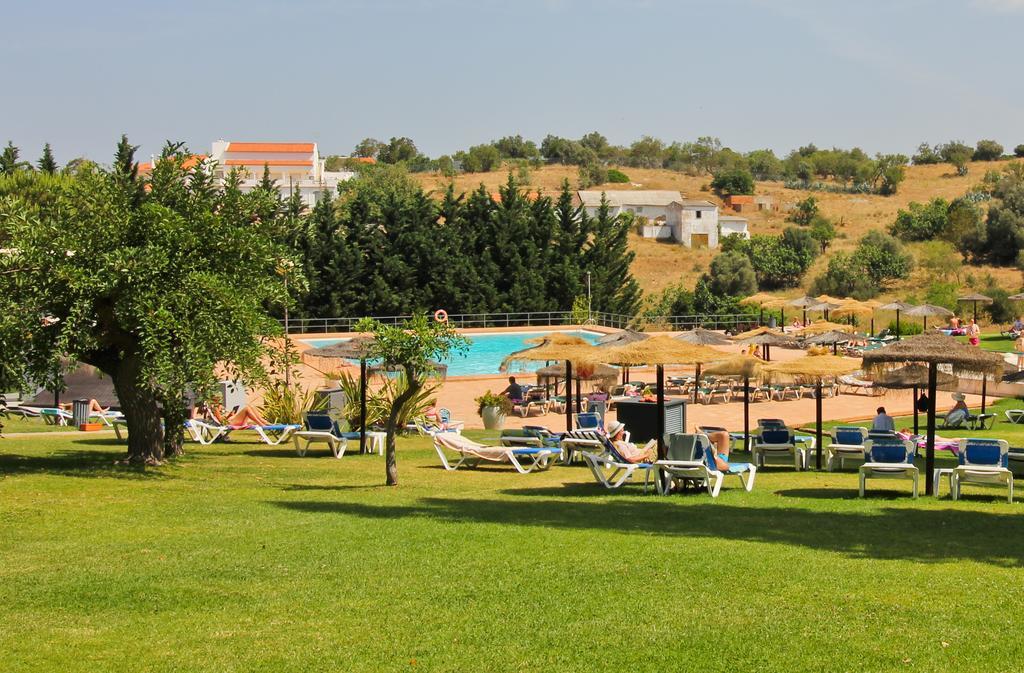 Apartamento T1 em Lagos com piscina e garagem Exterior foto